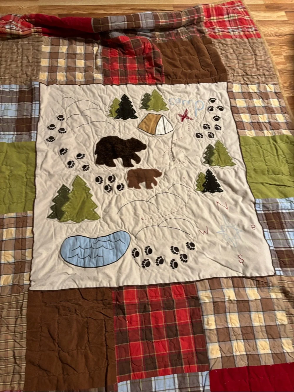 Vintage Woolrich Cream Patchwork Quilt with Brown Bears and Green Tree